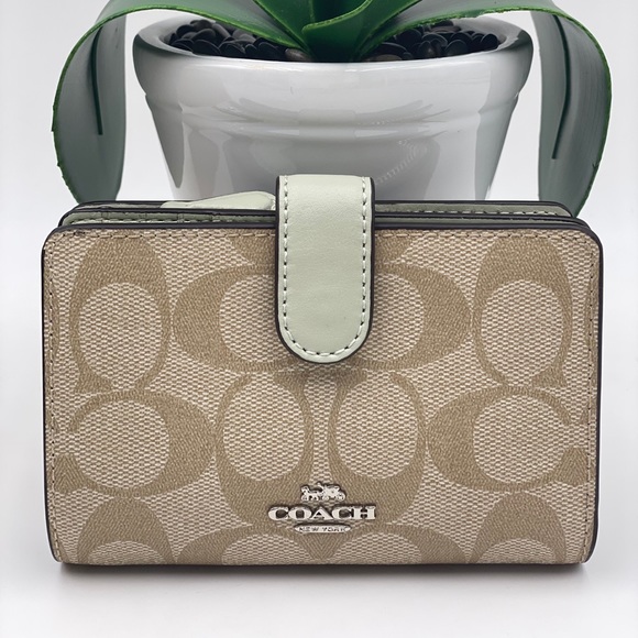 Coach Corner ZIP Wallet - Picture 7 of 13